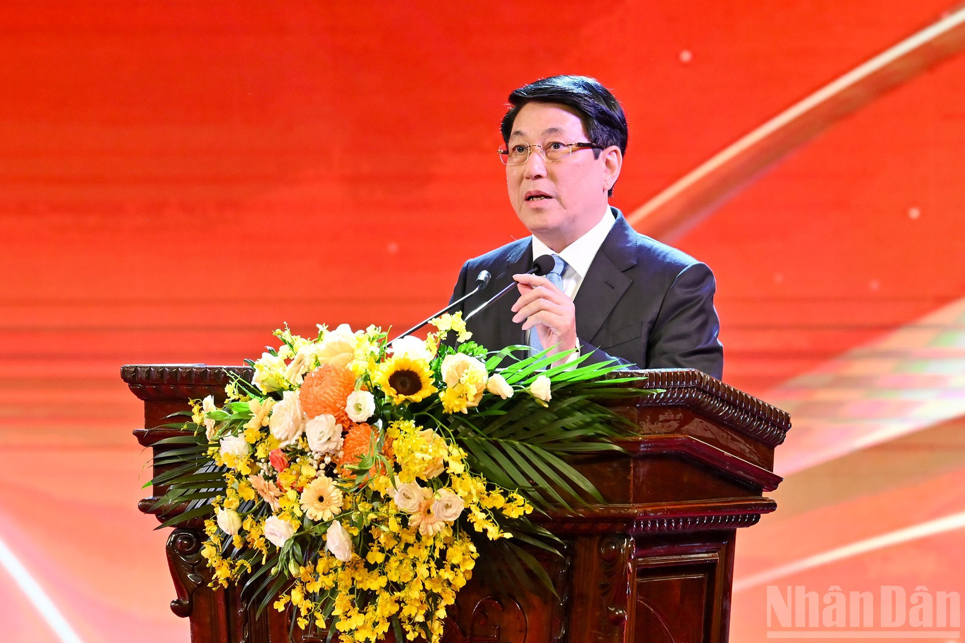 Le président Luong Cuong salue les contributions remarquables de plusieurs générations d’avocats vietnamiens à la construction de l’État de droit socialiste et à la défense de la justice et des droits fondamentaux. 9.jpg