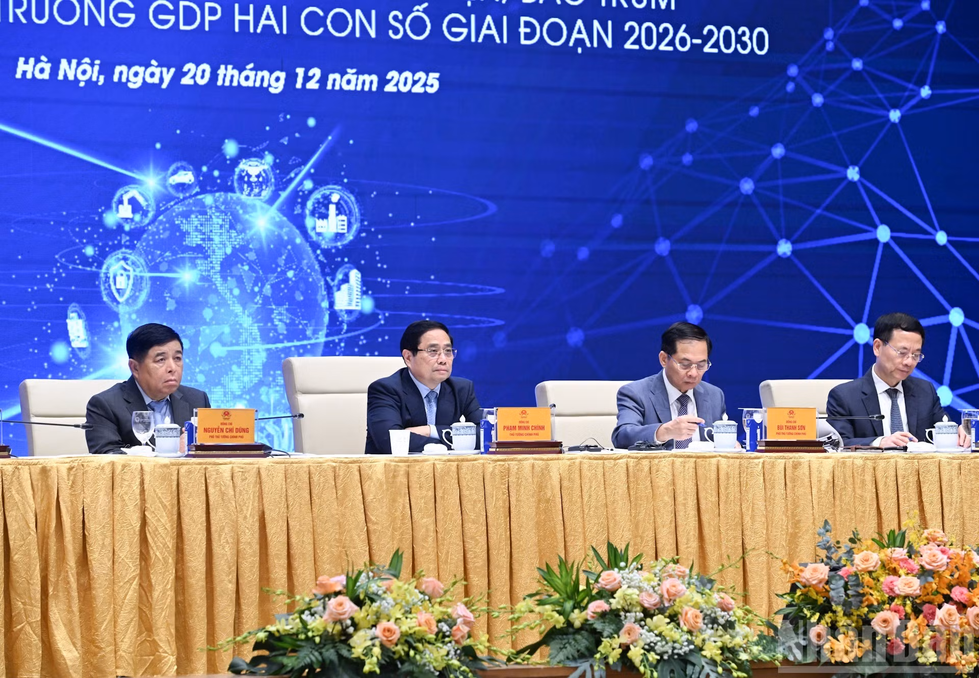 Le Premier ministre Pham Minh Chinh, et des vice-premiers ministres et ministres, a présidé la 3ᵉ édition du Forum national sur le développement de l’économie et de la société numériques.