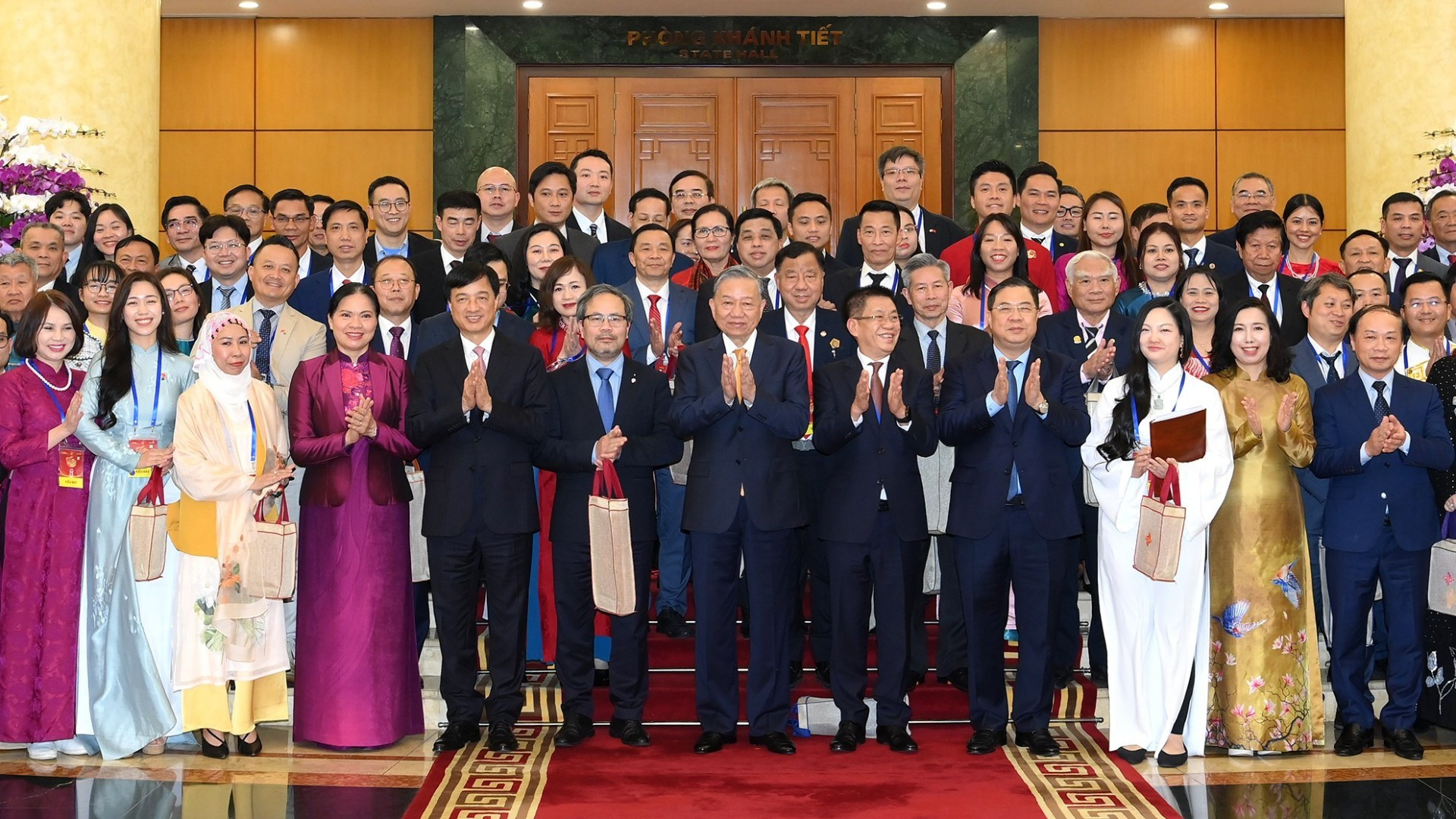 Le Secrétaire général To Lam rencontre les Vietnamiens d’outre-mer participant au programme « Printemps au pays natal 2026 »