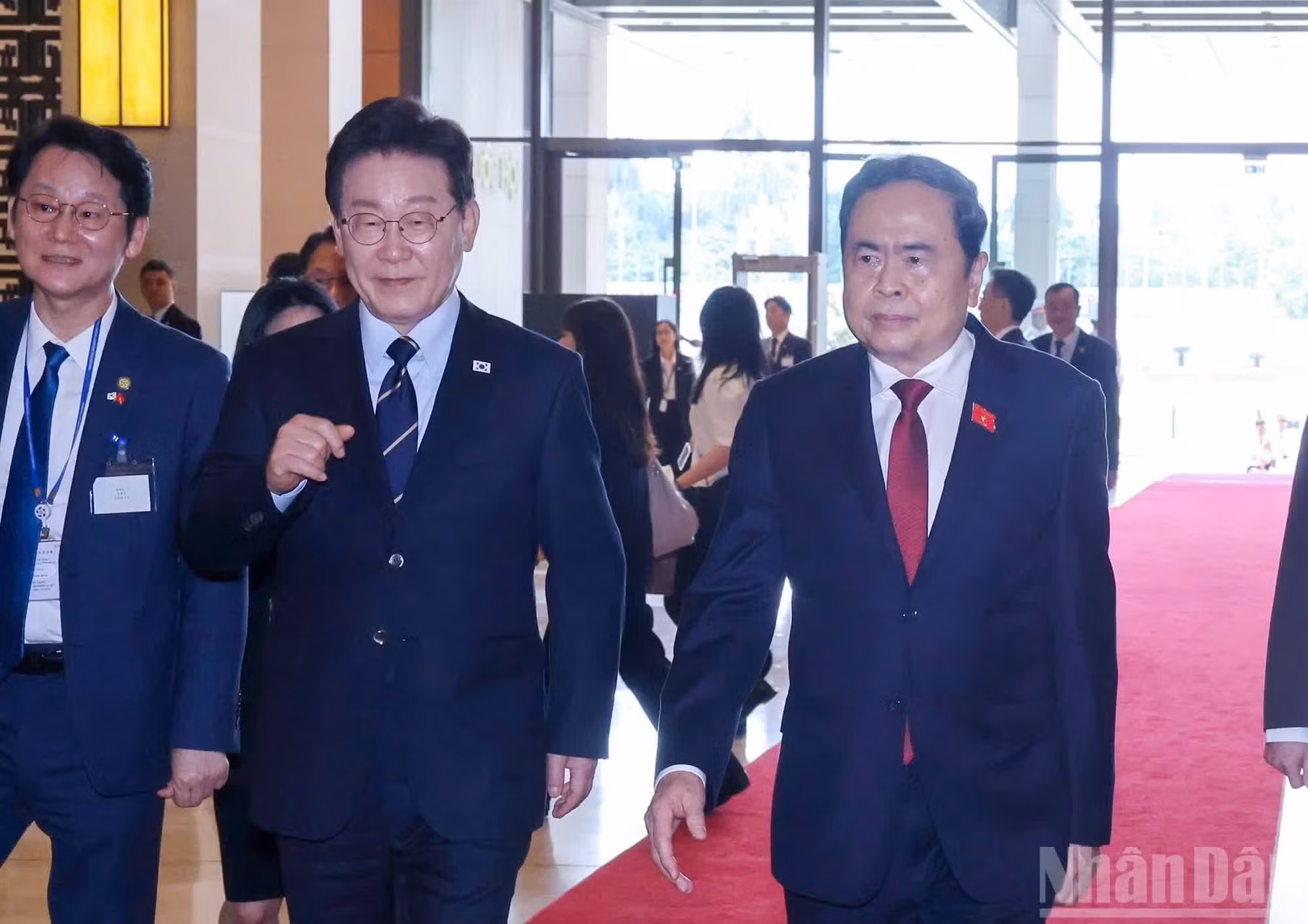 Tran Thanh Man et Lee Jae-myung. (Photo : Duy Linh)