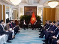 Le secrétaire général et président Tô Lâm rencontre des entrepreneurs singapouriens. Photo: VNA