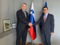 L'ambassadeur du Vietnam en Autriche et en Slovénie, Vu Le Thai Hoang, rencontre le ministre slovène de l'Environnement, du Climat et de l'Énergie, Bojan Kumer. Photo : baoquocte.vn