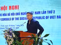 Philipp Rösler, consul honoraire du Vietnam dans le canton de Zoug (Suisse) et ancien vice-chancelier allemand, prend la parole lors de la deuxième Conférence des consuls honoraires de la République socialiste du Vietnam à l’étranger. Photo : baoquocte.vn