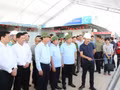 Le vice-Premier ministre permanent Pham Gia Tuc inspecte le chantier du projet d’aéroport international de Gia Binh. Photo : VNA.