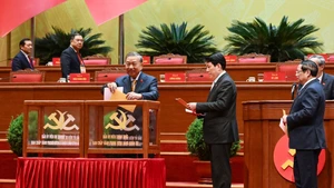 [En images] Le XIVe Congrès du Parti communiste du Vietnam examine les questions de personnel