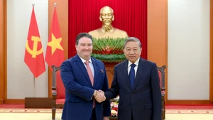 [En images] Le secrétaire général To Lam reçoit l'ambassadeur américain Marc Knapper