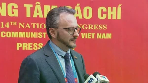 Mikhail Kostrikov, rédacteur en chef adjoint du journal Pravda et membre du Comité central du Parti communiste de la Fédération de Russie. Photo: VNA.