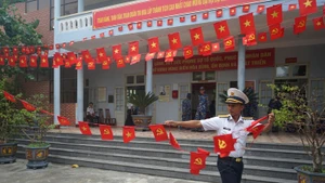 [Photo] Les forces armées et la population de Truong Sa unies vers le XIVe Congrès national du PCV