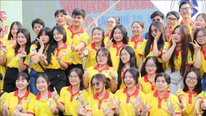 Lors du lancement de la 18ᵉ édition de la campagne « Printemps du volontariat » (Xuân tình nguyên) le 3 janvier à Hô Chi Minh-Ville. Photo : VNA.