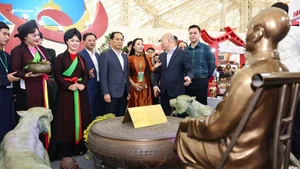 Le vice-Premier ministre Bui Thanh Son visite la Foire du Printemps 2026. Photo: VNA.