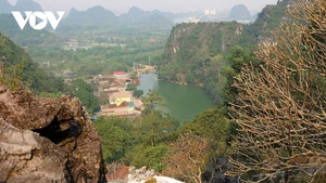 La grotte de Tuyet Son, un itinéraire de trekking au cœur de la pagode de Huong