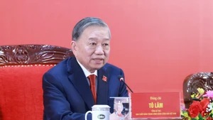 Le secrétaire général du Parti, To Lam, s’exprime lors d’une conférence de presse internationale sur les résultats du XIVe Congrès national du Parti, à Hanoï, le 23 janvier. Photo : VNA.