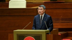Le Minh Hung, membre du Bureau politique, secrétaire du Comité central et chef de la Commission d’organisation du Comité central du Parti, s'exprime à la conférence. Photo : Nhân Dân.