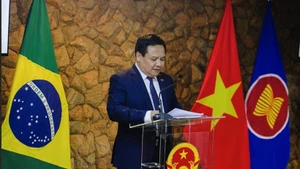 L'ambassadeur du Vietnam au Brésil, Bui Van Nghi, prend la parole lors de l'événement. Photo : Ambassade du Vietnam au Brésil.
