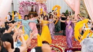 Des acteurs indiens lors du tournage d'une scène au Vietnam.