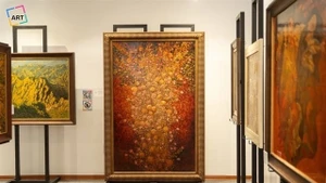Des peintures laquées de neuf artistes sont exposées à l'exposition « Évolution du patrimoine » à Hanoï. Photo : Znews.
