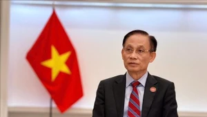 Le Hoai Trung, membre du Bureau politique et ministre des Affaires étrangères, envoyé spécial du secrétaire général du Parti communiste du Vietnam, Tô Lâm, lors de la rencontre, à Moscou, le 25 février. Photo : VNA.