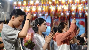 À Ho Chi Minh-Ville : forte affluence dans les pagodes pour le Têt Nguyên Tiêu