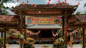 Pagode Long Quang à Vinh Long : une architecture unique en bois de cocotier
