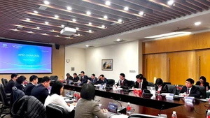 Vue d’ensemble de la séance de travail, tenue en marge de la réunion des vice-ministres des Finances et des vice-gouverneurs de l’APEC 2026 à Shanghai, en Chine. Photo : ministère des Finances.