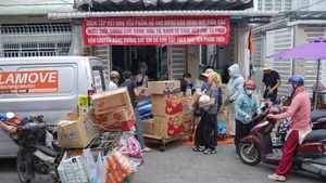 Les habitants de Ho Chi Minh-Ville se mobilisent pour soutenir les sinistrés des inondations