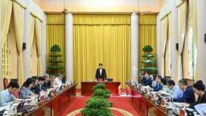 Le président de la République, Luong Cuong préside une réunion de travail périodique avec le Bureau présidentiel. Photo : NDEL.