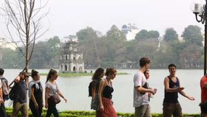 Le Nouvel An et le Têt traditionnel du Vietnam constituent la haute saison touristique, attirant de nombreux touristes nationaux et internationaux. Photo : NDEL.