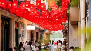 Un vaste programme d’activités culturelles et artistiques sera organisé pour célébrer le 80e anniversaire de la Révolution d’Août (19 août) et de la Fête nationale (2 septembre). Photo : VNA.