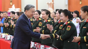 Le SG du PCV reçoit les représentantes exemplaires participant au VIIIᵉ Congrès des femmes de l’Armée
