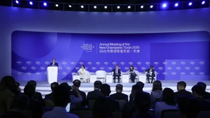 Le Premier ministre Pham Minh Chinh participe en tant qu’orateur principal à la session « Asia's Century at Risk? » (Le siècle de l’Asie est-il confronté à des défis ?). Photo : VGP.