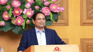 Le Premier ministre Pham Minh Chinh prend la parole à la réunion. Photo : NDEL.