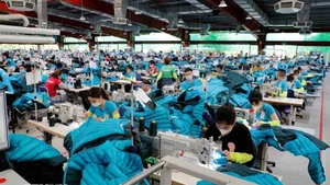 En 2025, le secteur de textile-habillement vietnamien devrait atteindre 46 milliards de dollars d’exportations, en hausse de 5,6 % sur un an. Photo : VNA.
