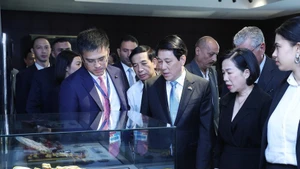 Le président vietnamien Luong Cuong, accompagné de son épouse et d’une délégation de haut niveau, se rend au musée Gamal Abdel Nasser, au Caire. Photo : VNA.
