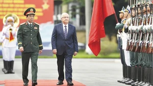 Préserver la paix et renforcer la position de défense du Vietnam