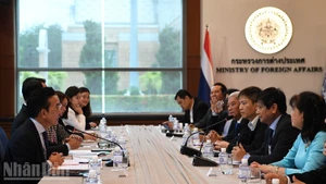 La délégation de l’Association des journalistes du Vietnam au siège du ministère thaïlandais des Affaires étrangères. Photo : NDEL.