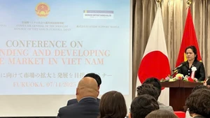 La Consule générale du Vietnam à Fukuoka, Vu Chi Mai s'exprime au séminaire. Photo : VNA.