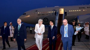  La gouverneure générale d'Australie, Sam Mostyn, et son épouse sont arrivées à Hanoï le soir du 9 septembre, entamant leur visite d'État de quatre jours au Vietnam. Photo : VNA.