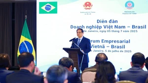 Le Premier ministre Pham Minh Chinh prend la parole lors du Forum d’entreprises Vietnam – Brésil. Photo : VNA.