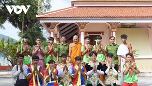 À An Giang, la jeunesse khmère fait vivre l’art du tambour Chhay-dam