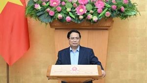 Le Premier ministre Pham Minh Chinh prend la parole lors de la réunion. Photo : NDEL.