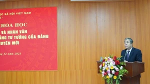 Le docteur Ngo Dong Hai, membre du Comité central du Parti et vice-chef de la Commission centrale de la sensibilisation, de l'éducation et de la mobilisation des masses s'exprime lors de l'événement. Photo : NDEL.