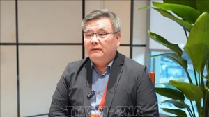 Le professeur Cui Hongjian de l’Institut d’études avancées sur la gouvernance régionale et mondiale de l’Université des langues étrangères de Pékin. Photo : VNA.