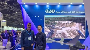 Lê Thai Hoa, conseiller commercial vietnamien en Israël, lors du salon UVID DroneTech 2025 consacré aux technologies de drones. Photo : VNA.