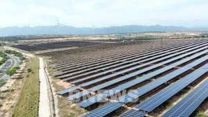 Un parc solaire situé dans la commune de Phuoc Dinh, province de Khanh Hoa. Photo: VNA.
