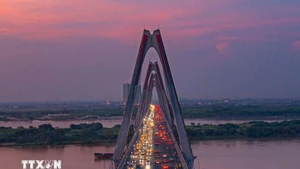 Pont Nhat Tan dans la capitale Hanoi. Photo : VNA.