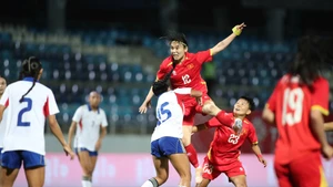 [Photo] Football féminin vietnamien : une combativité exemplaire aux SEA Games 33