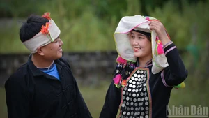 Les couleurs culturelles des Si La dans les cérémonies de mariage