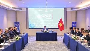 Le Premier ministre Pham Minh Chinh rencontre des responsables de groupes financiers internationaux. Photo : VGP.