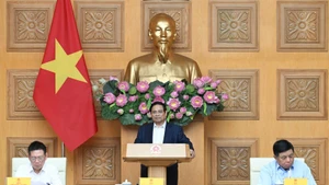 Le Premier ministre Pham Minh Chinh lors de la séance de travail avec le Conseil consultatif politique. Photo : NDEL.