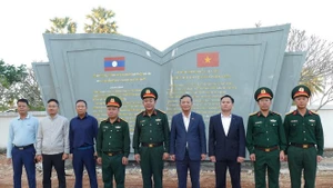 Au mémorial de l'alliance de combat lao-vietnamienne. Photo : VNA.
